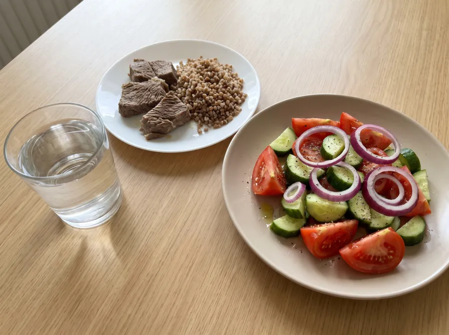 Family meal plan in the app: beef stew with buckwheat and a plate of salad.